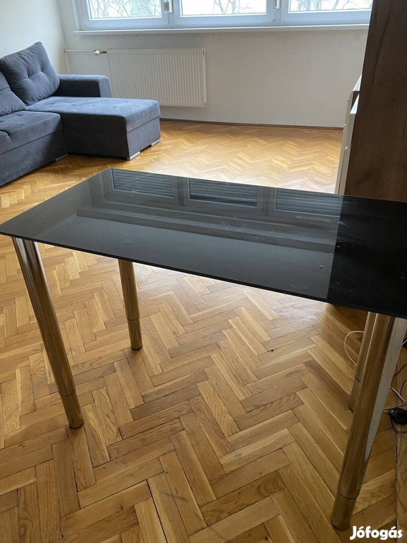 Elegáns, modern fekete üveg lapos asztal króm lábakkal