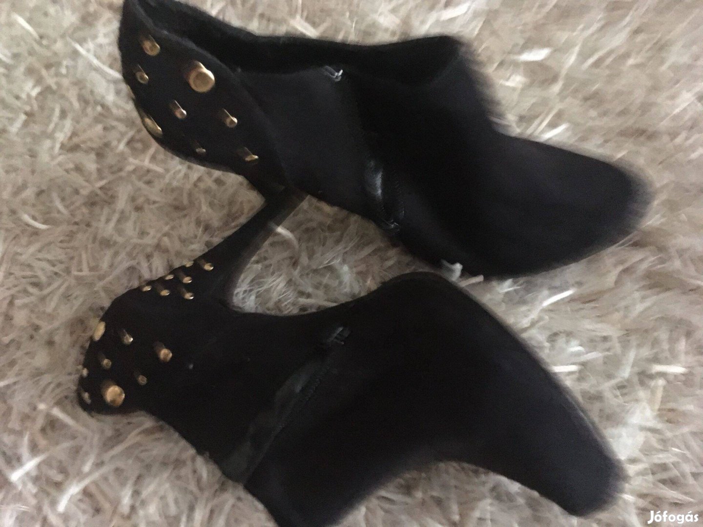 Elegáns, mutatós magassarkú cipő