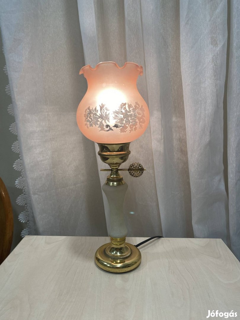 Elegáns asztali lámpa