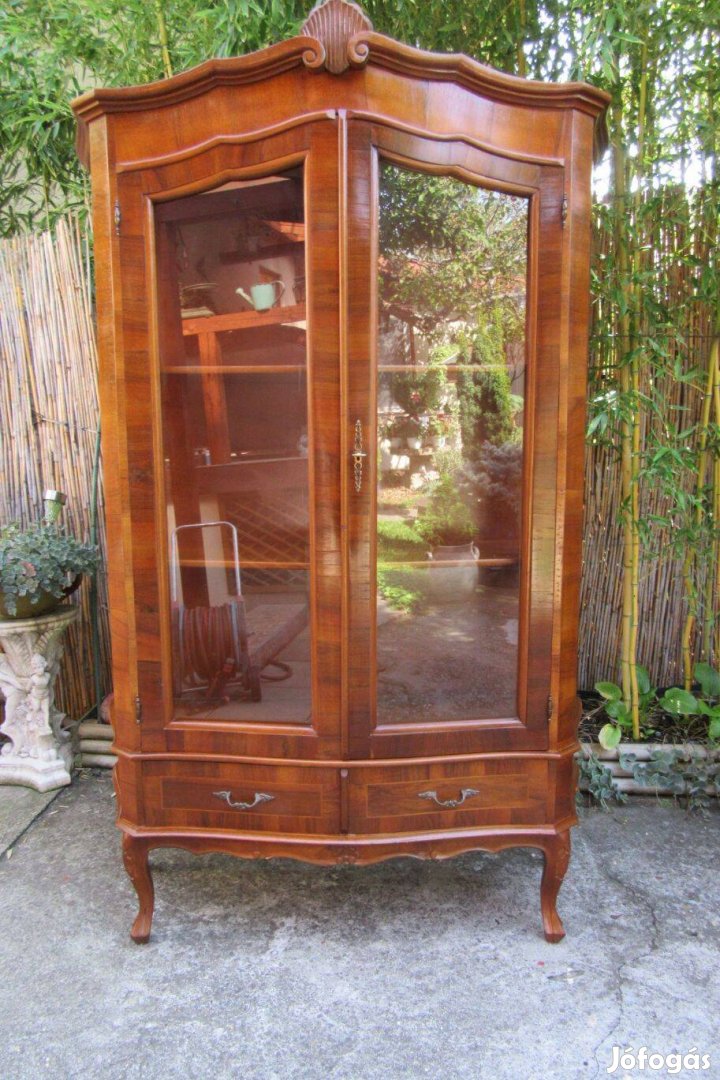 Elegáns chippendale vitrin - komód 190 cm magas