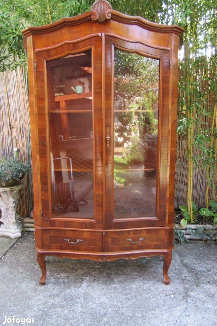 Elegáns chippendale vitrin - komód 190 cm magas