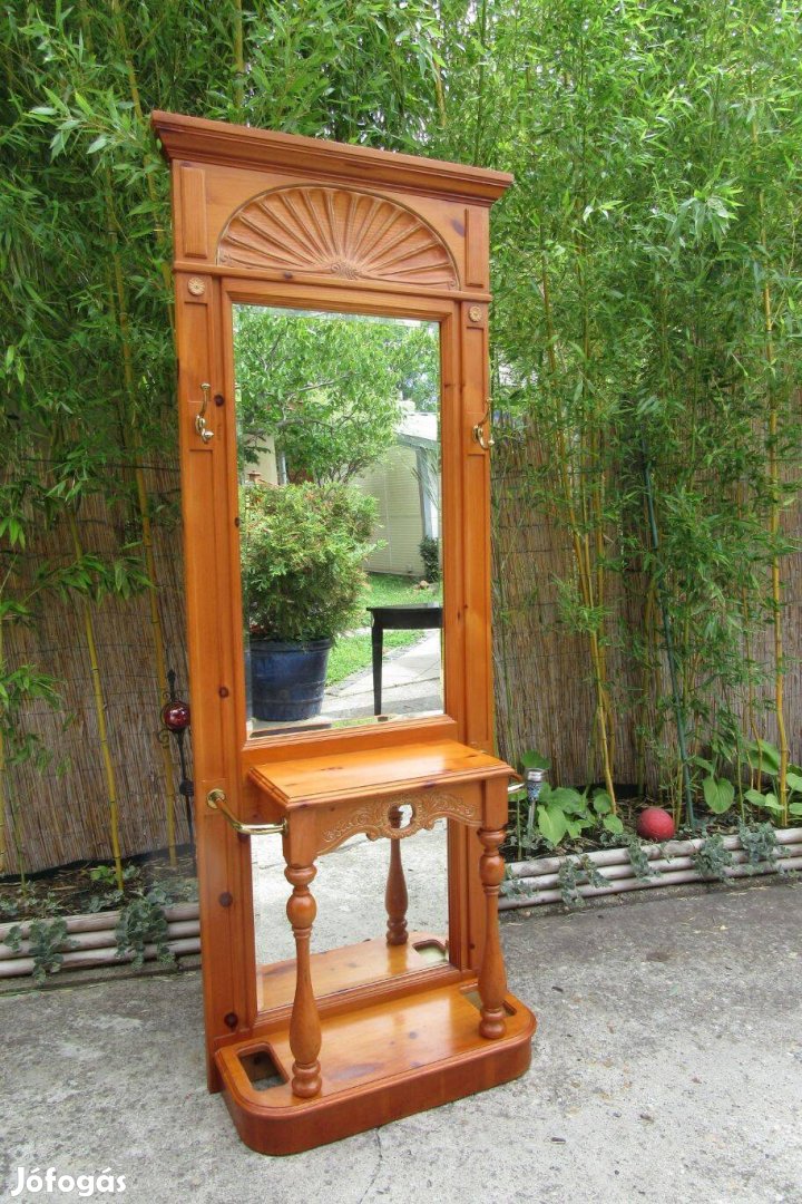 Elegáns előszobafal 210cm magas