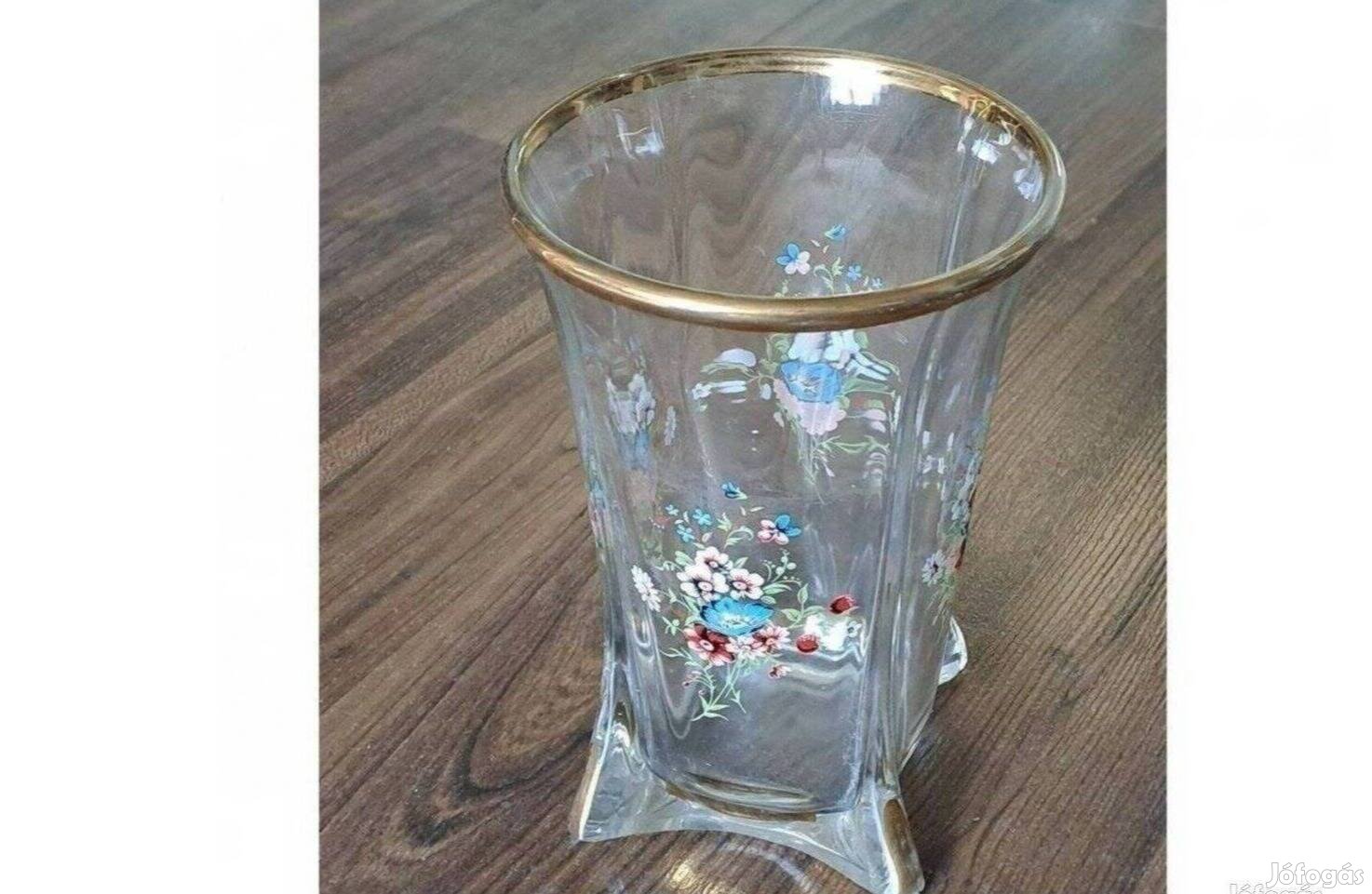 Elegáns és egyedi üveg váza