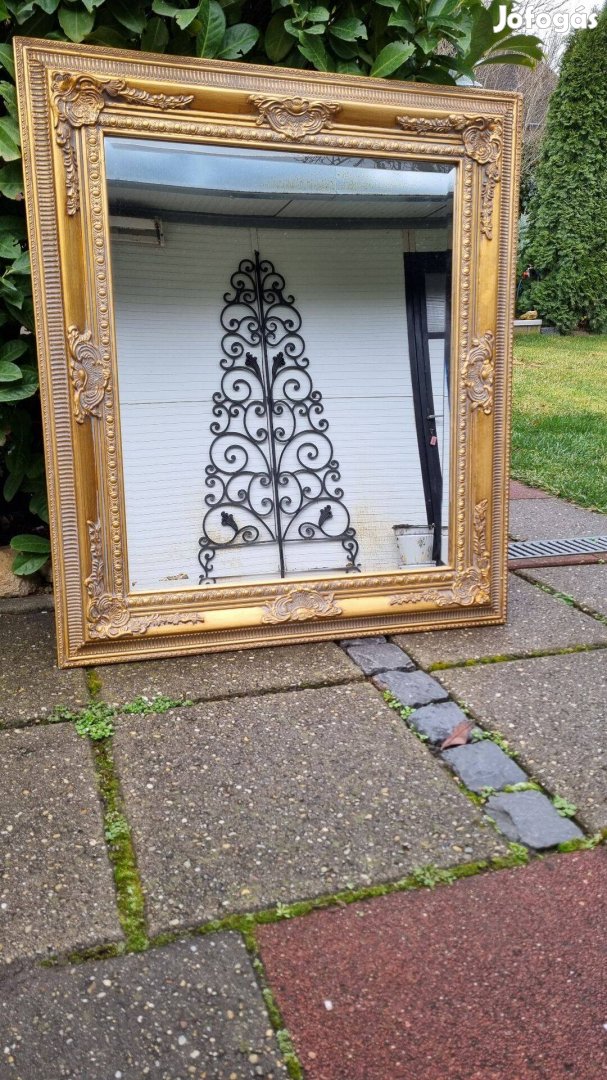 Elegáns fa keretes fali tükör csiszolt üveggel 87×76 cm