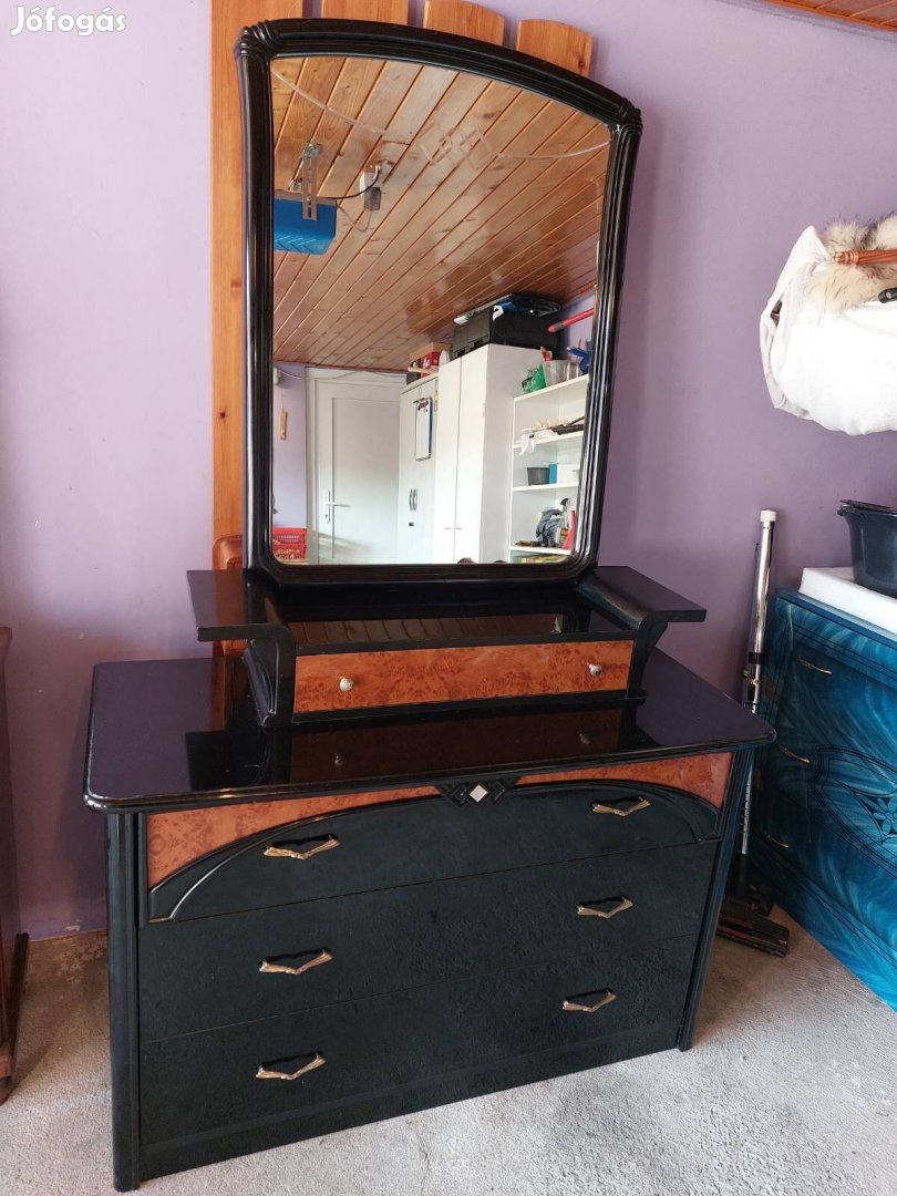 Elegáns fa tükrös komód