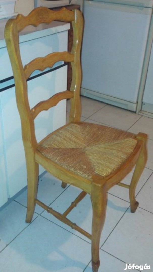 Elegáns faragott fa étkezőszék gyékény ülőkével 1db