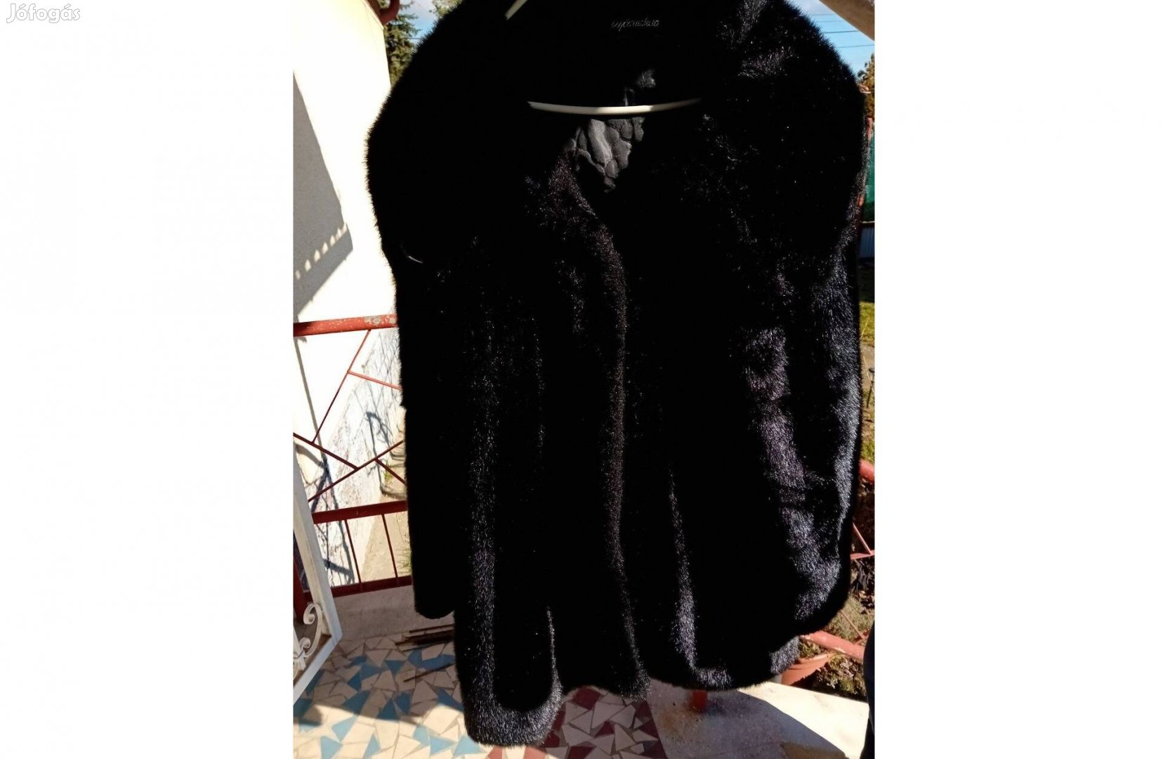 Elegáns fekete műszőrme női bunda 46-os