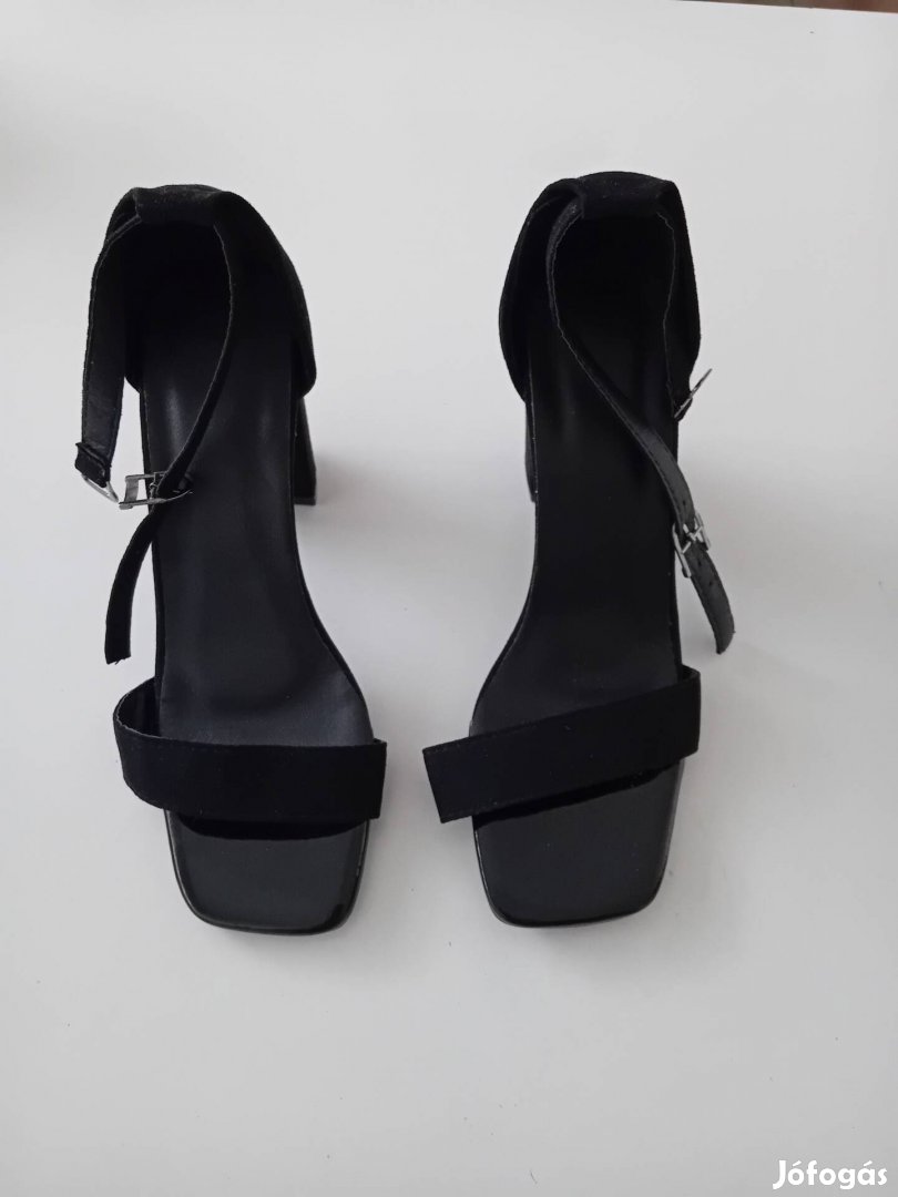 Elegáns fekete szandál 36os méretben, nem használt!