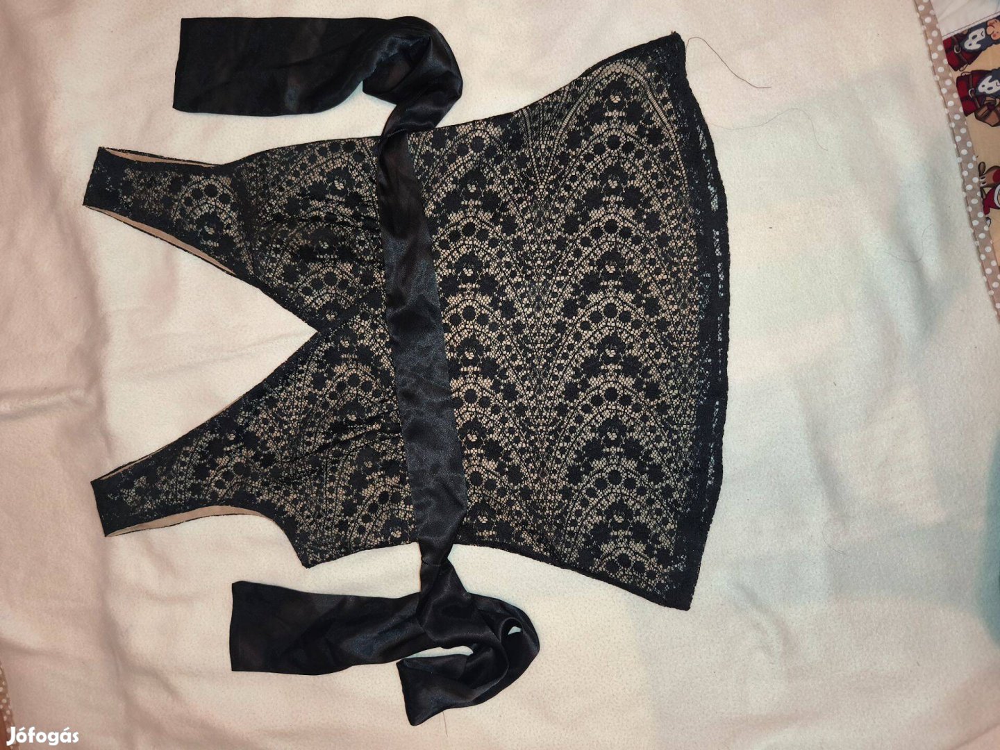 Elegáns felső V kivágással