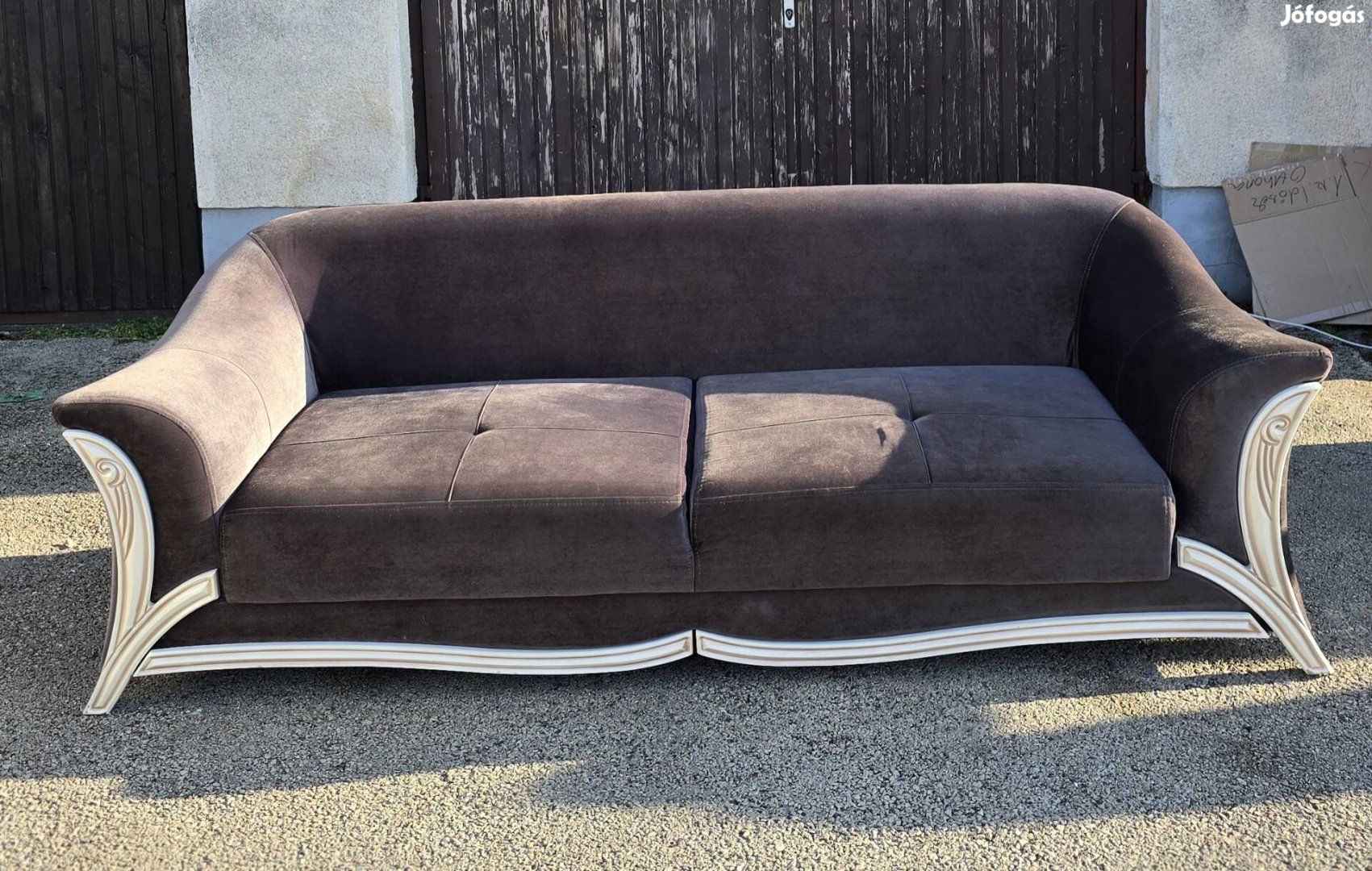 Elegáns kanapé