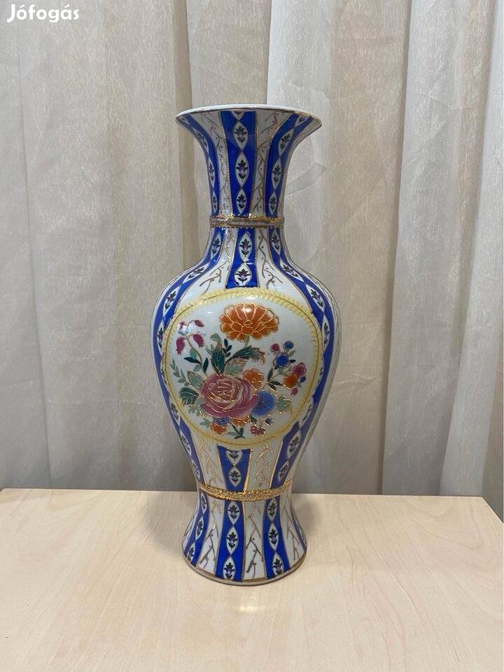 Elegáns kínai váza