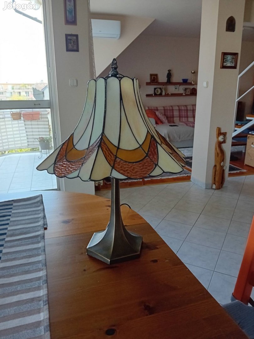 Elegáns lámpa 