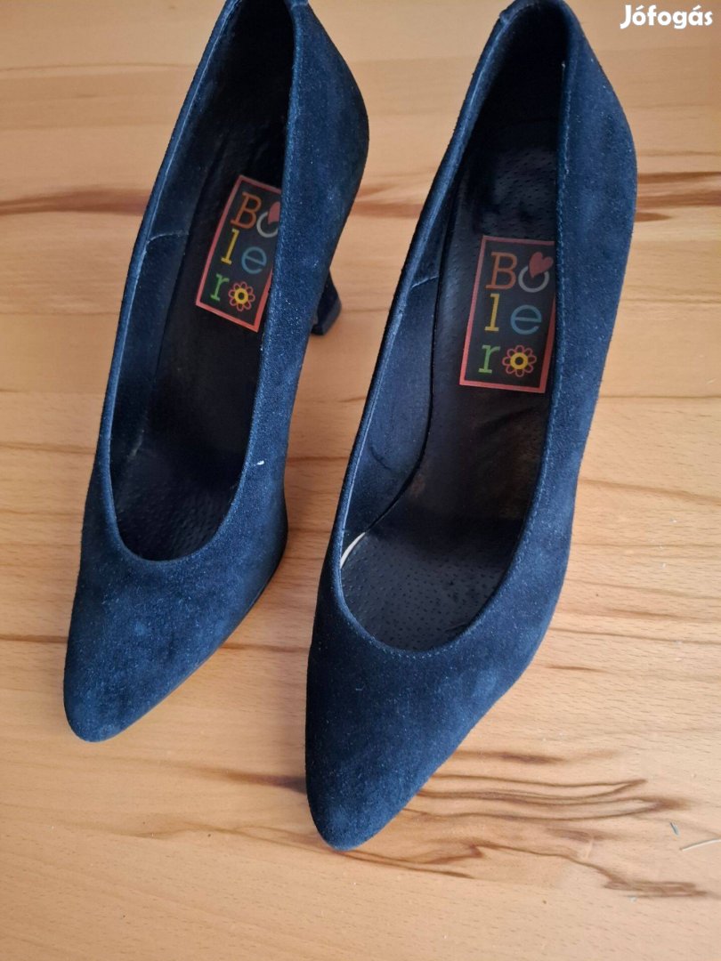 Elegáns magassarkú