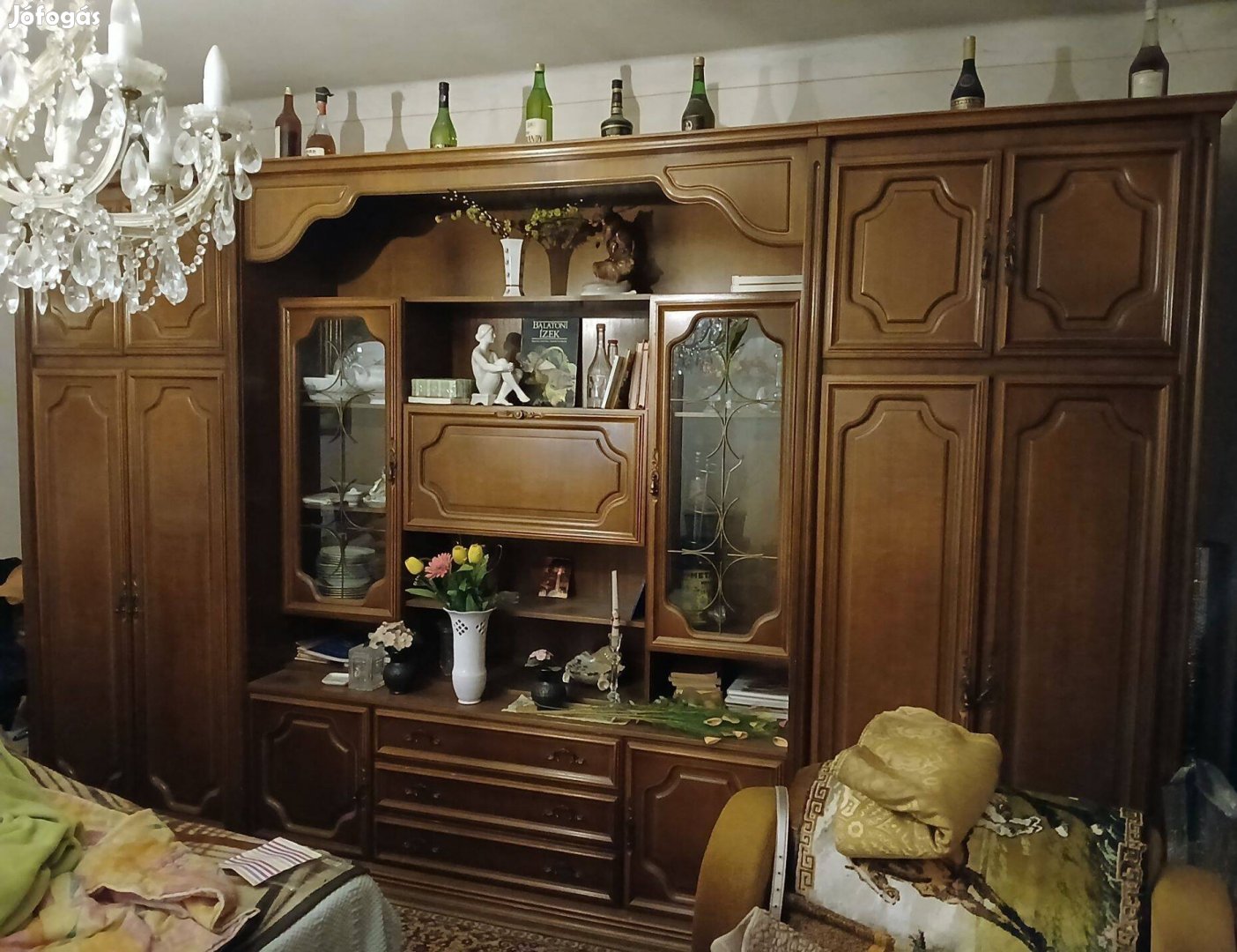 Elegáns mahagóni szekrénysor