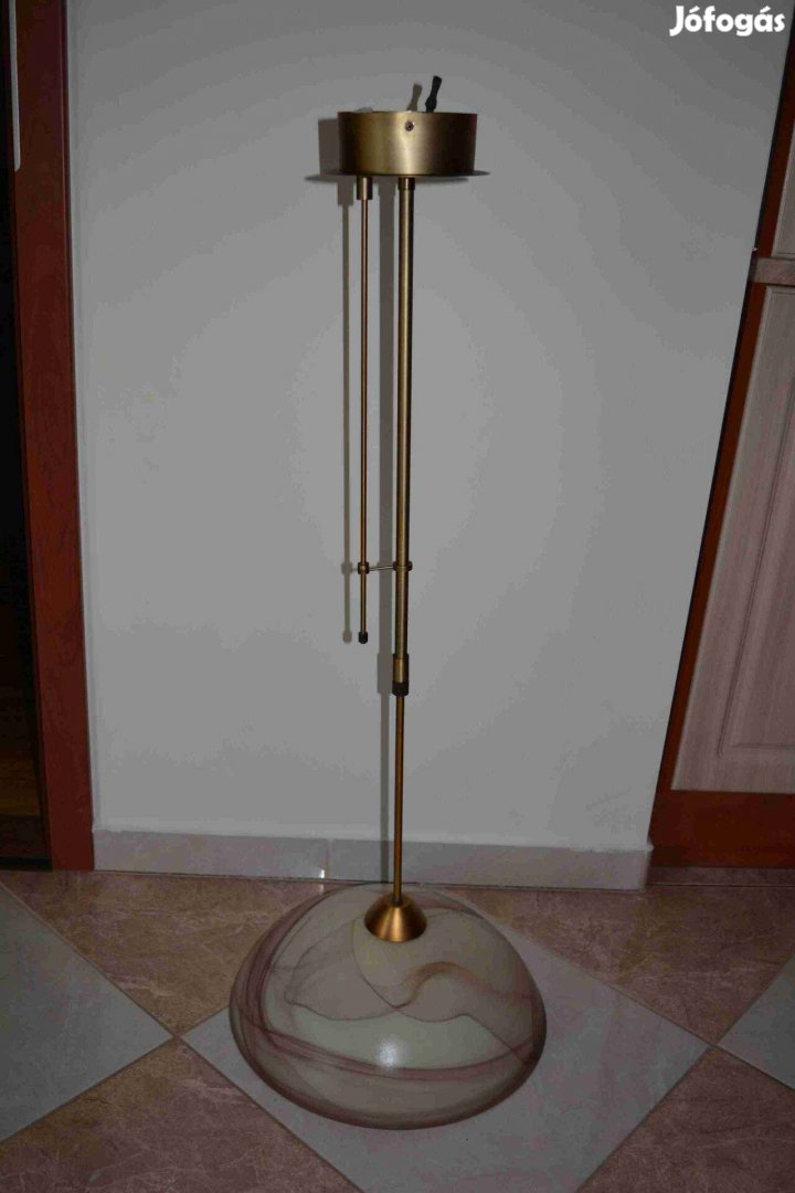 Elegáns mennyezeti lámpa étkezőbe