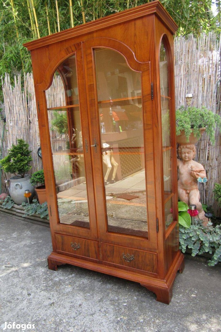Elegáns minőségi (Selva) vitrin 2 fiókkal 175 cm magas
