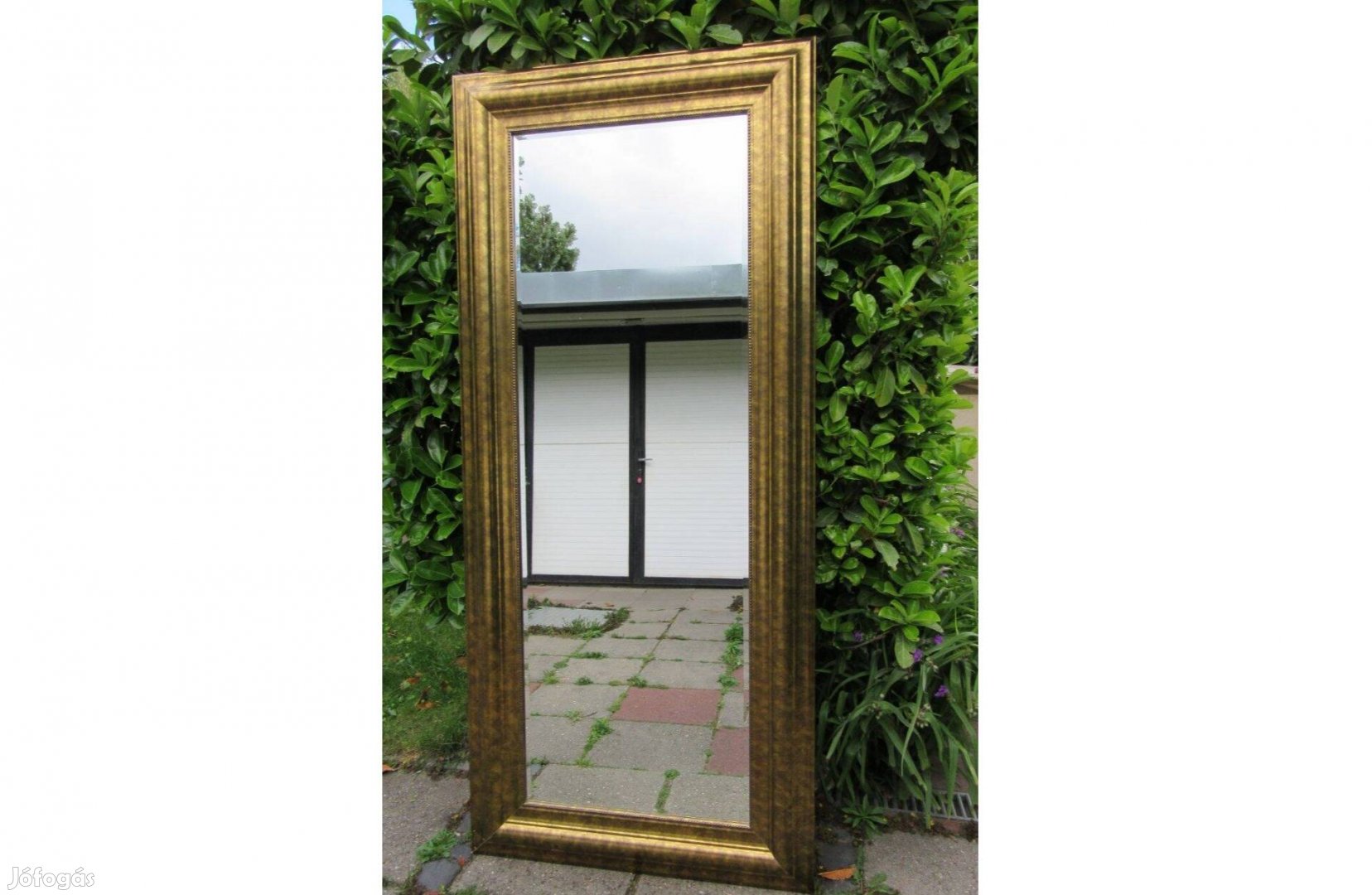 Elegáns nagy csiszolt üveggel széles fa keretes fali tükör