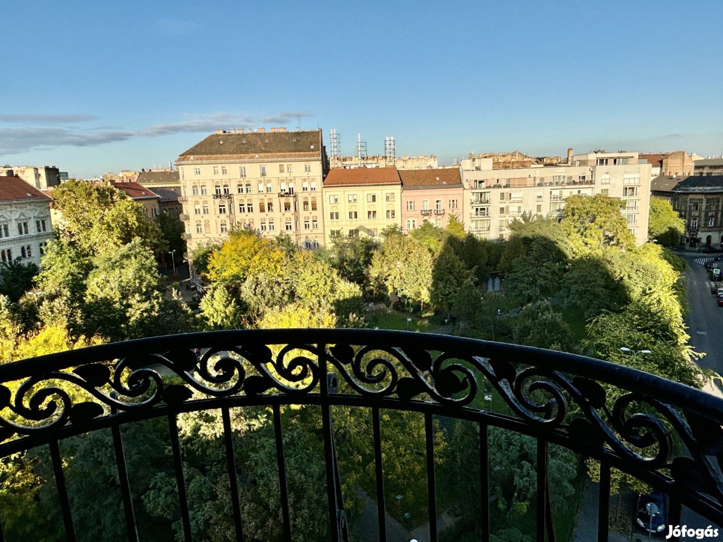 Elegáns nagypolgári lakás a város szívében, lélegzetelállító panorámáv