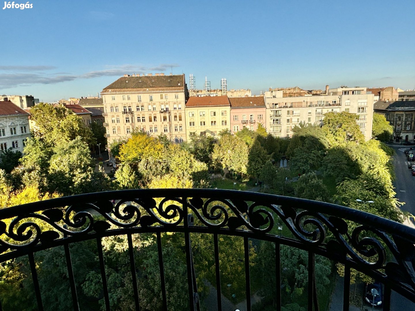 Elegáns nagypolgári lakás a város szívében, lélegzetelállító panorámáv