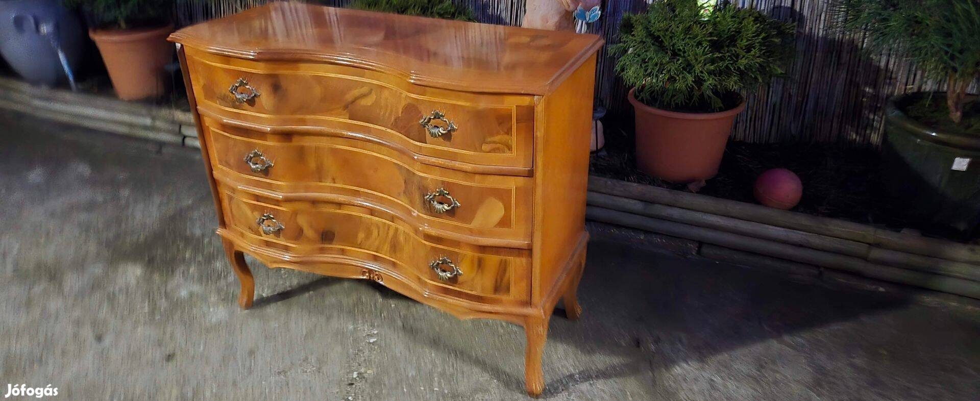 Elegáns neobarokk-chippendale 3 fiókos komód