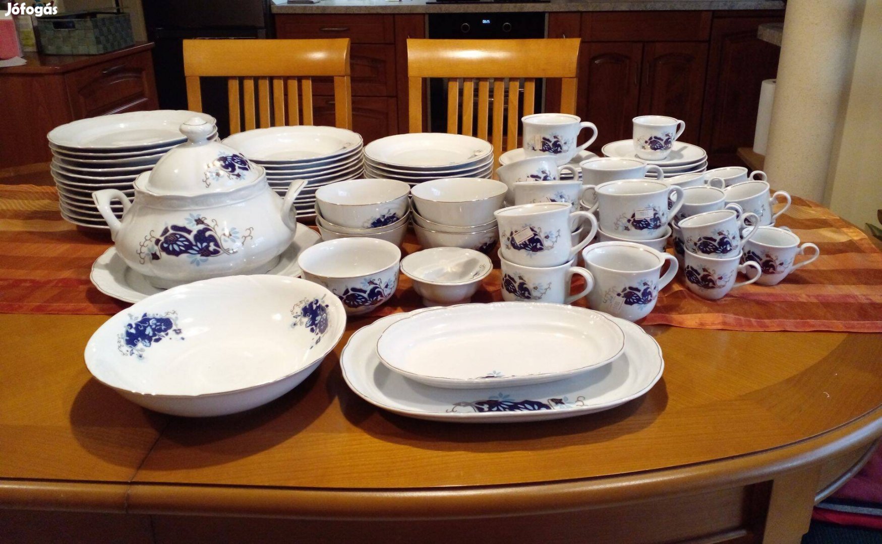 Elegáns porcelán étkészlet, 12 személyes, 98 darabos