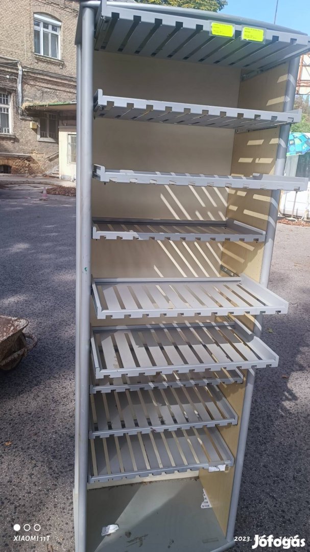 Elegáns regál szekrény. masszív hibátlan. Cca 180 x 85. 