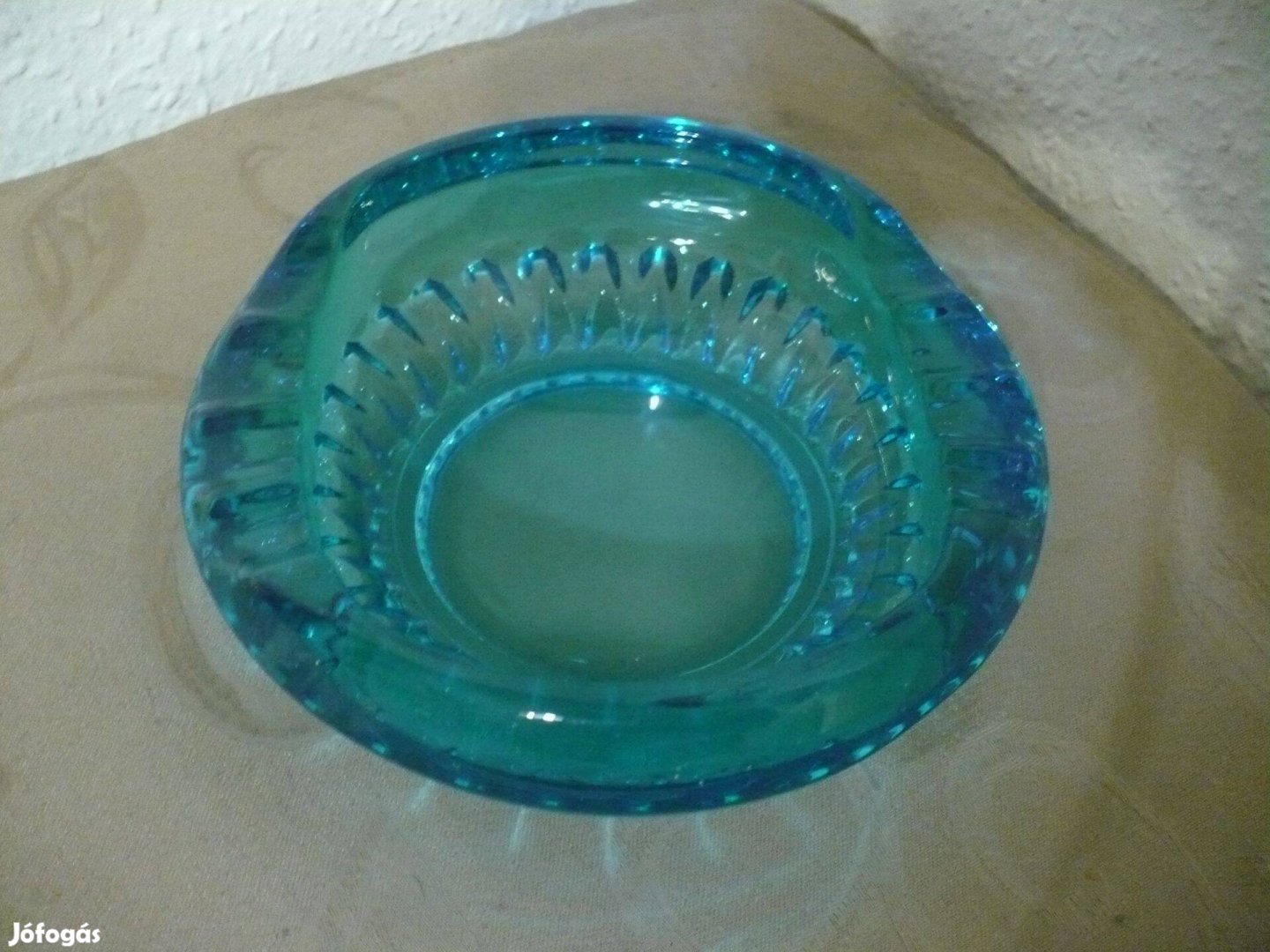 Elegáns üveg hamutál