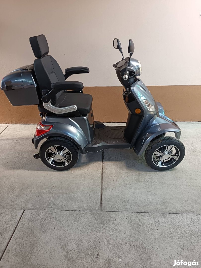 Elektromos 4kerekű moped 