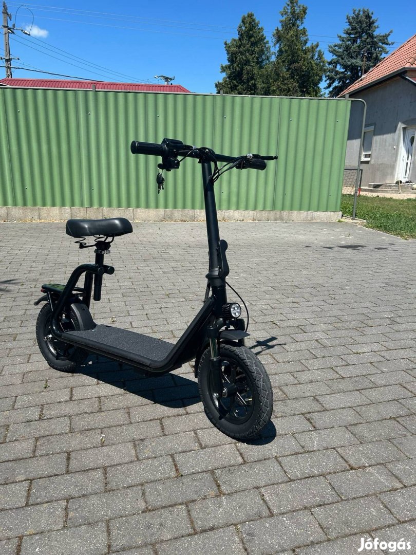 Elektromos Roller 