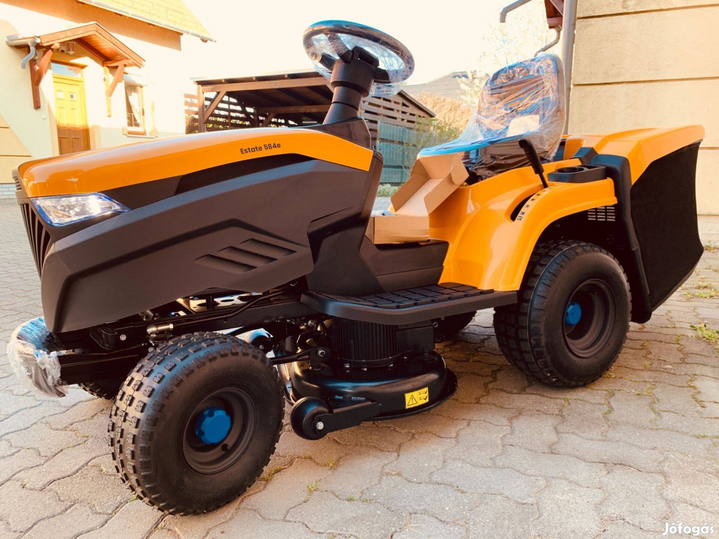 Elektromos Stiga 584e akkumulátoros fűnyíró traktor Új
