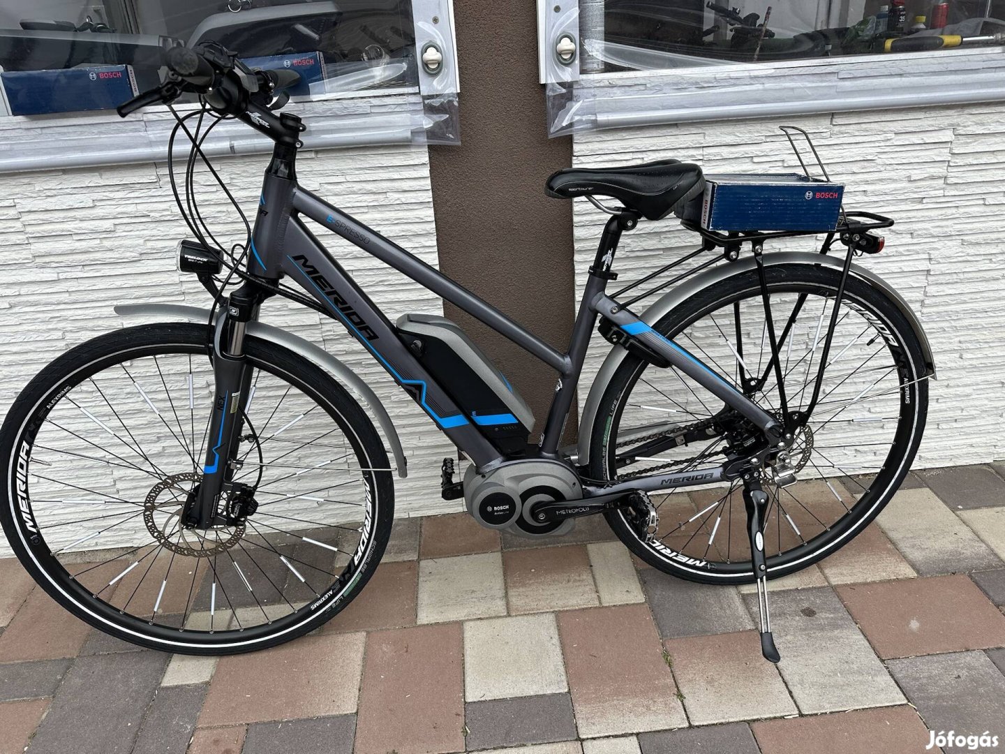 Elektromos Trekking kerékpar. Bosch motor ( 2565 km)