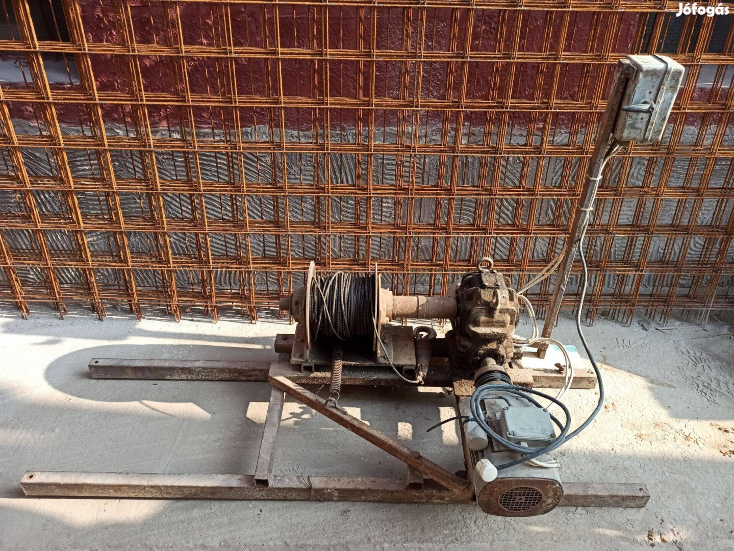 Elektromos (220V) csörlő felvonó emelő lift