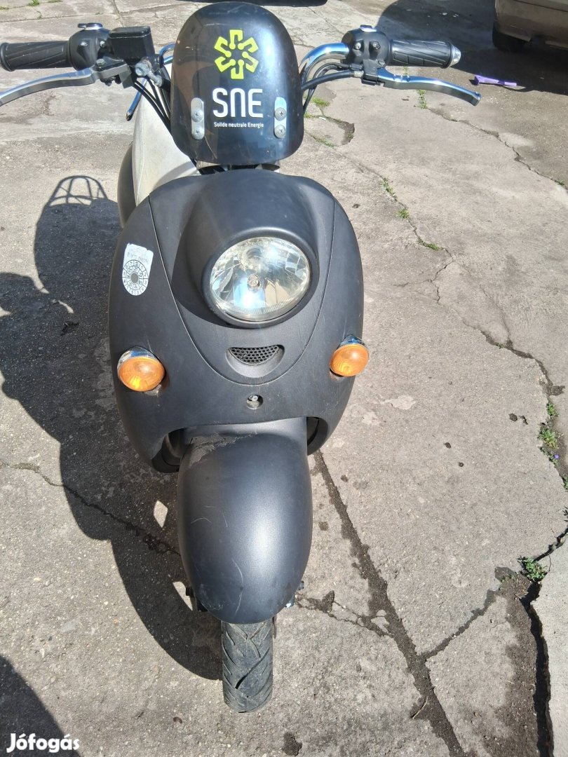 Elektromos  robogó eladó. 