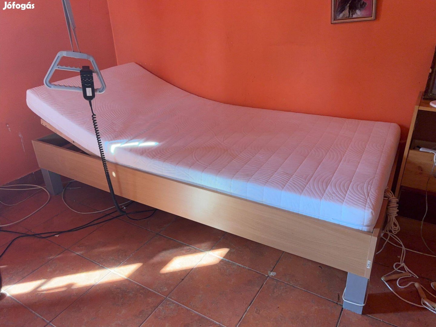 Elektromos állítható ápolási ágy