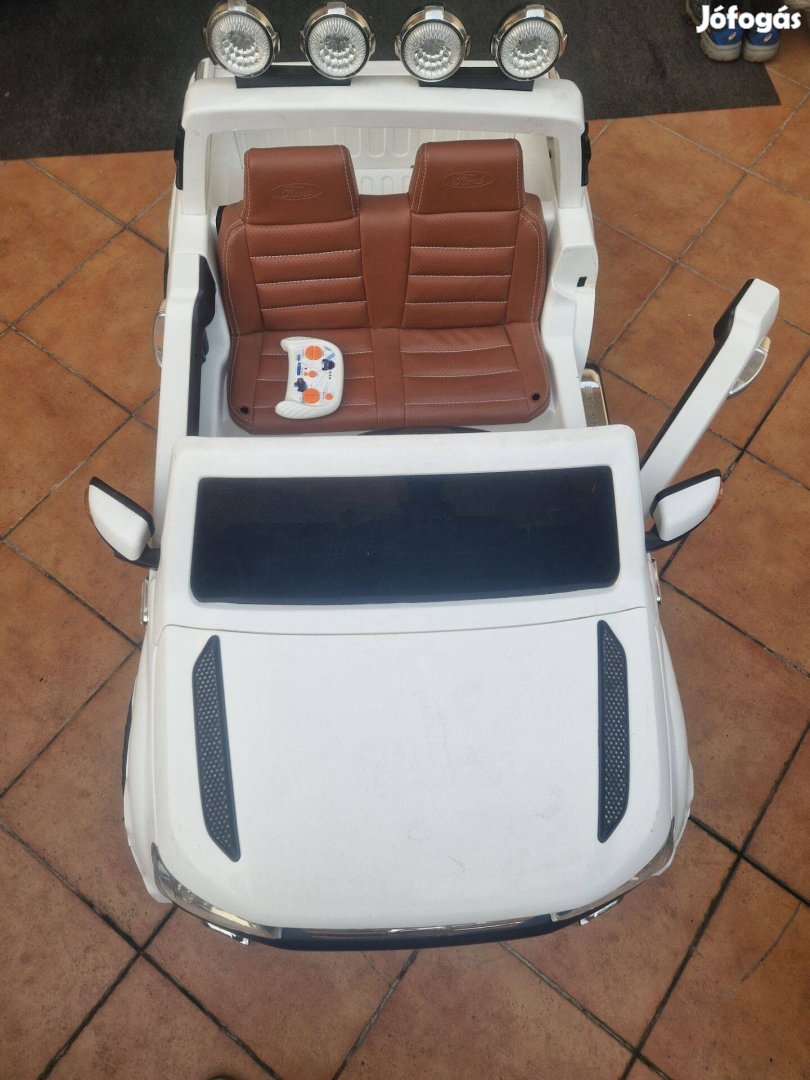 Elektromos autó gyereknek 130x80 méretű