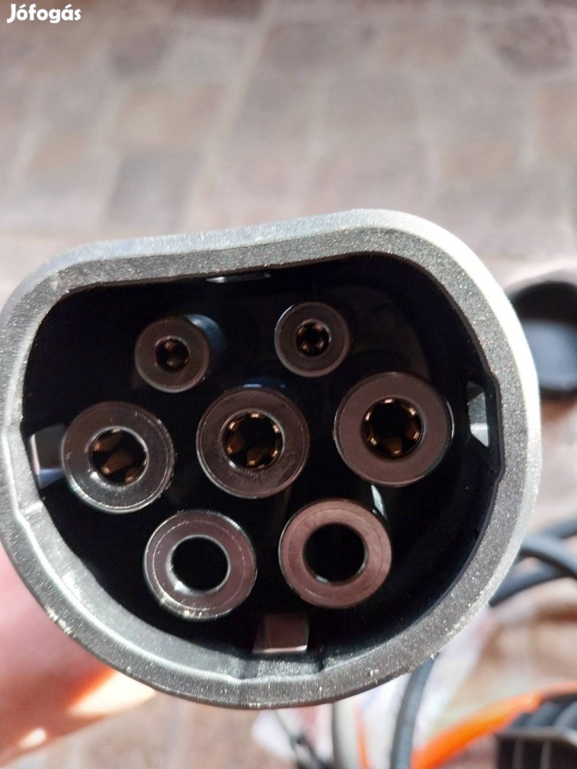 Elektromos autó töltő. C5 Aircross Hibrid.