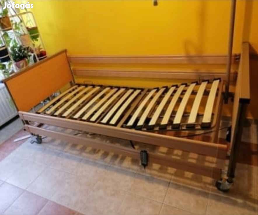 Elektromos betegágy, kapaszkodóval