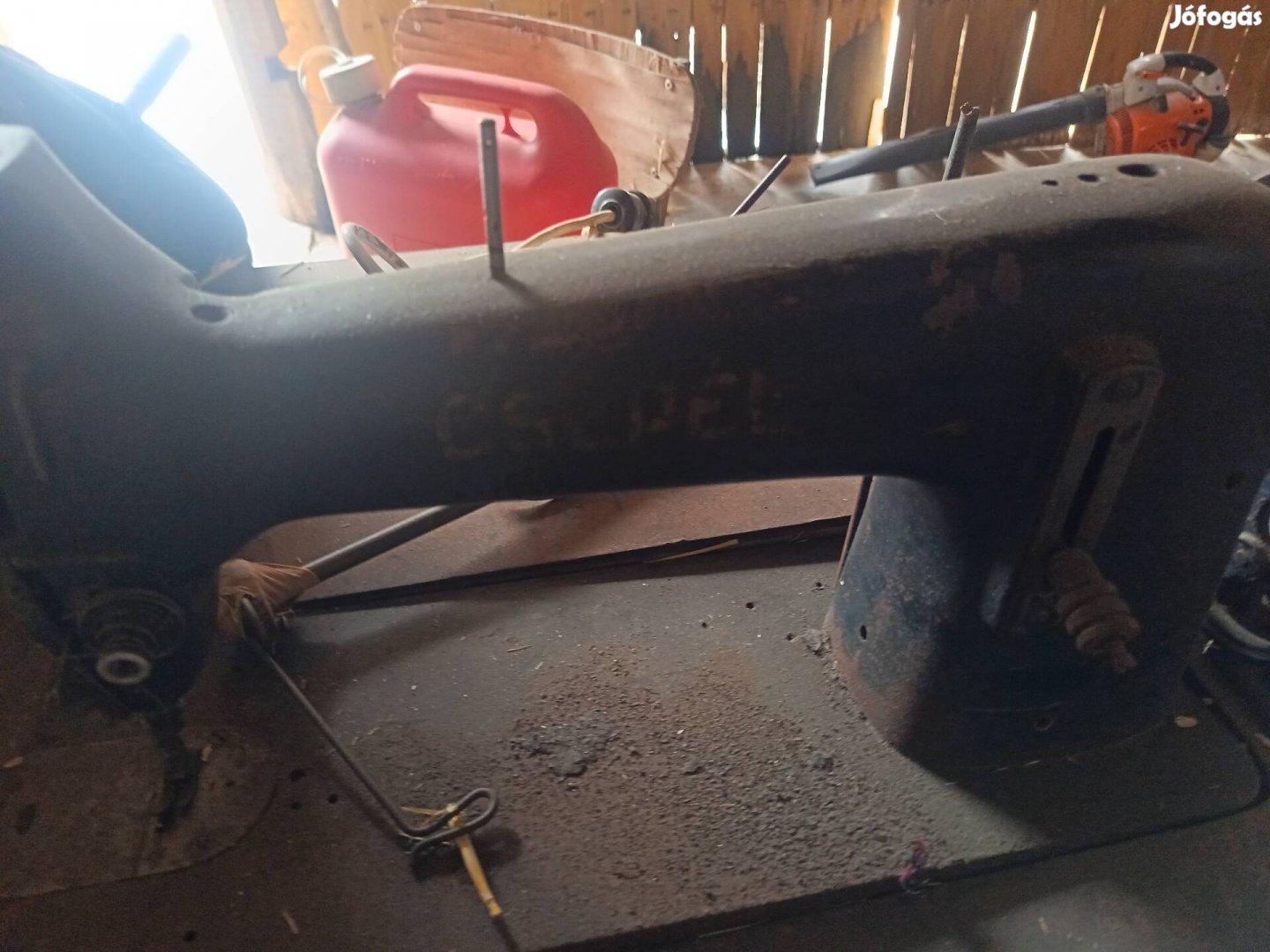 Elektromos bőr varrógép jelképes áron