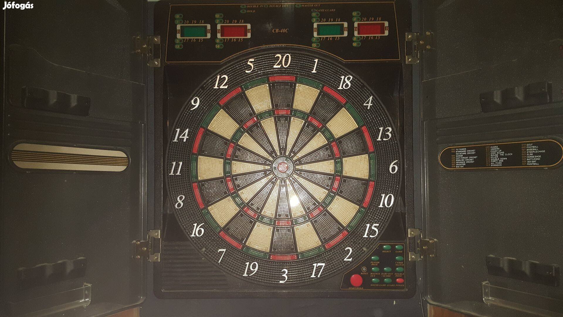 Elektromos digitális darts cabinet újszerű állapotban