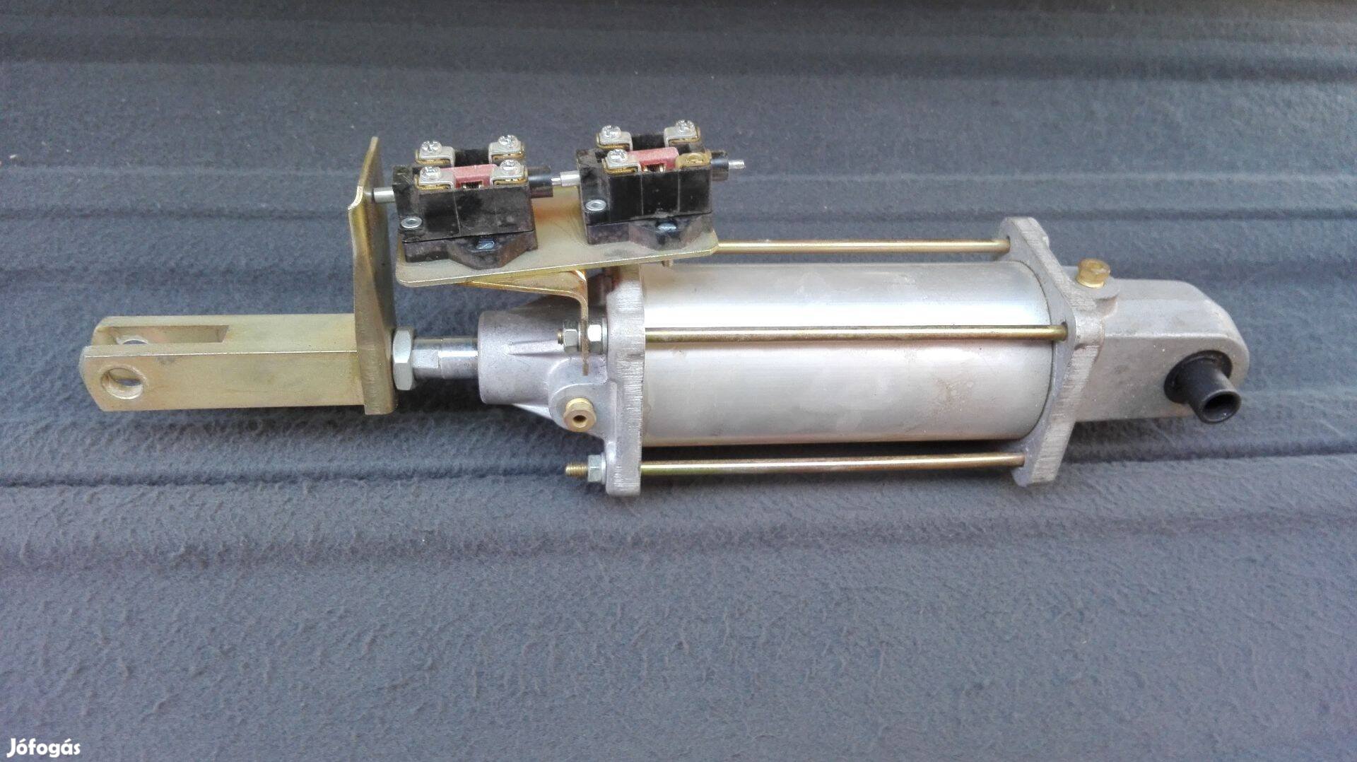 Elektromos érzékelővel Pneumatikus munkahenger