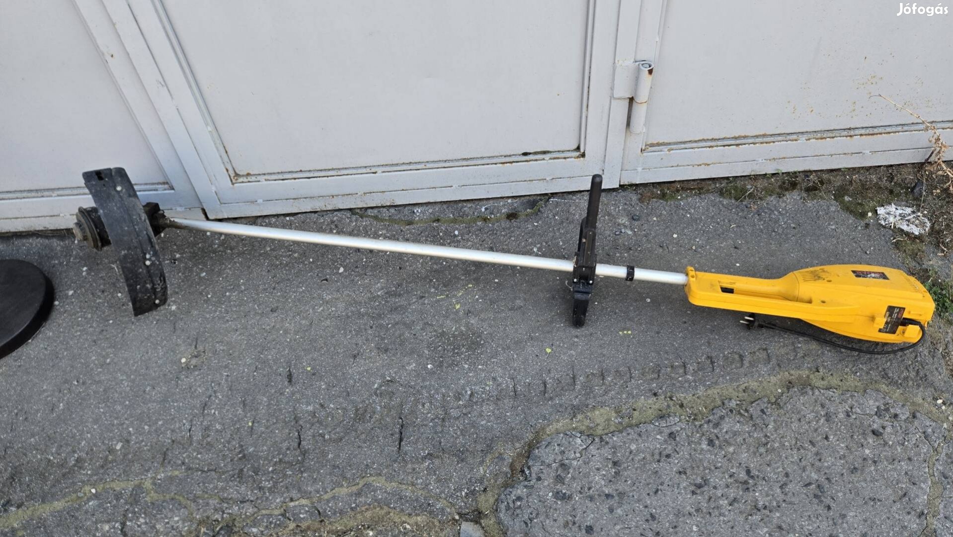 Elektromos fűkasza eladó. 
