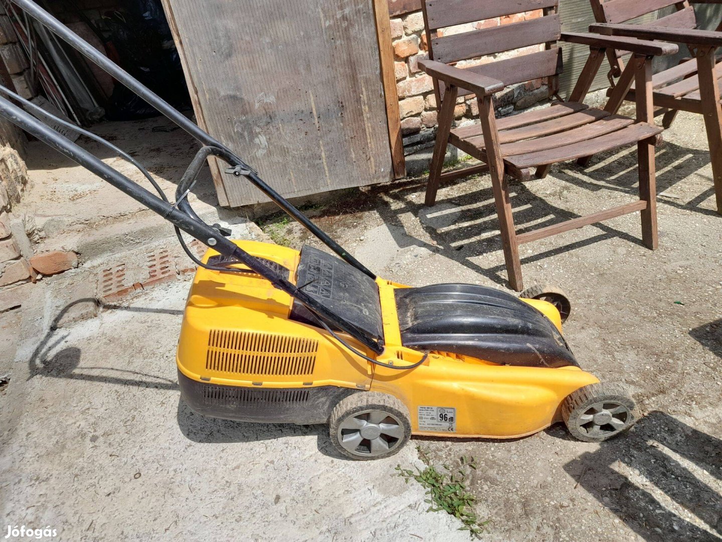 Elektromos fűnyíró