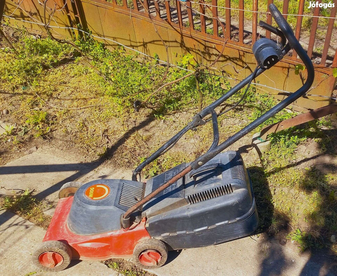 Elektromos fűnyíró