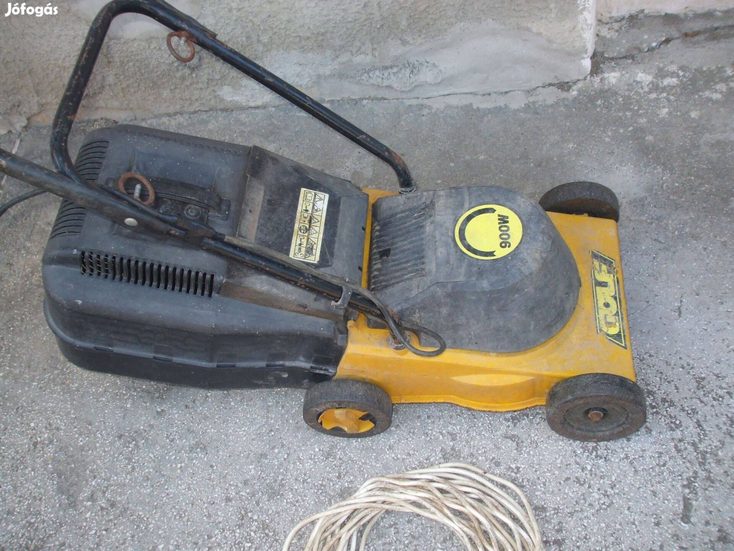 Elektromos fűnyíró