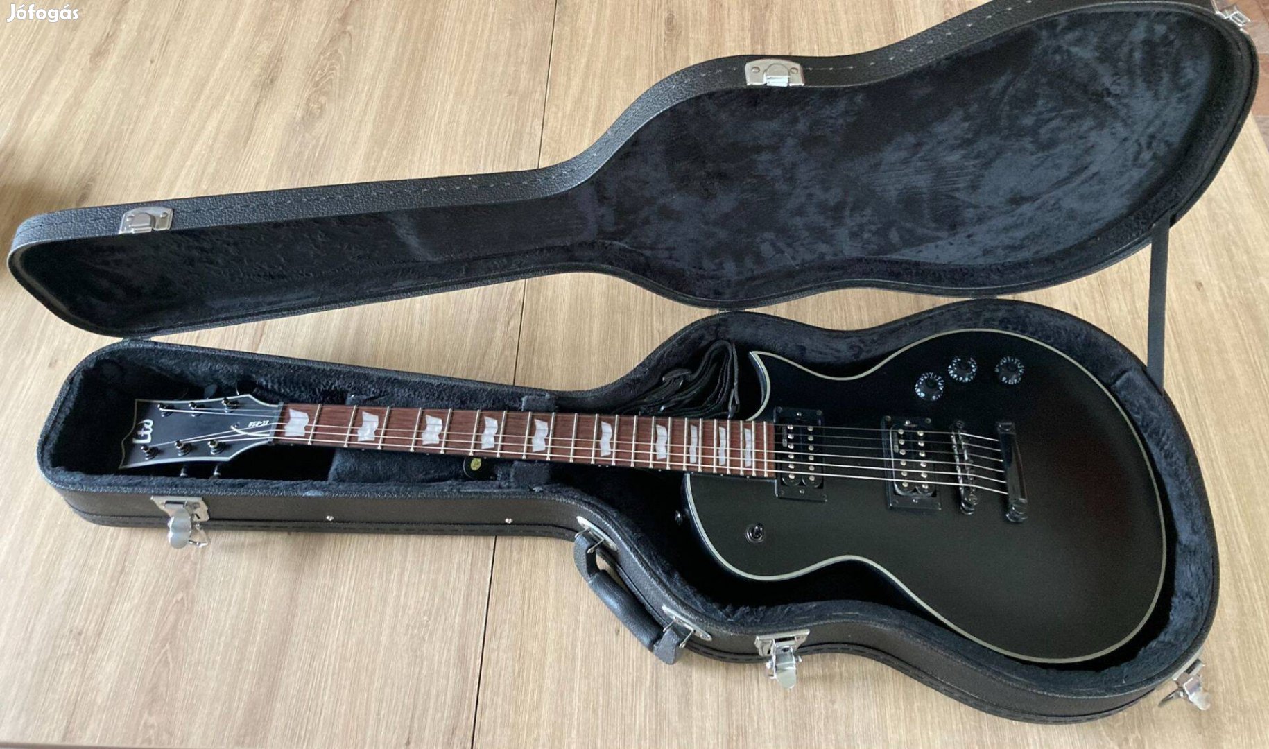 Elektromos gitár ESP LTD EC-256 Black Satin - kemény tokkal