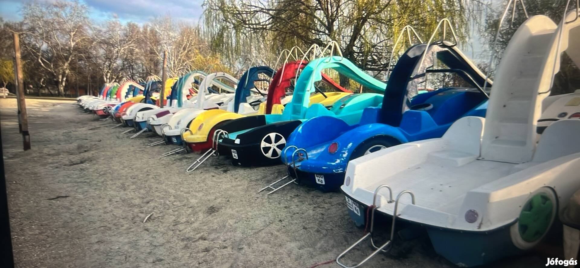 Elektromos hajó , vízibicikli, kenu