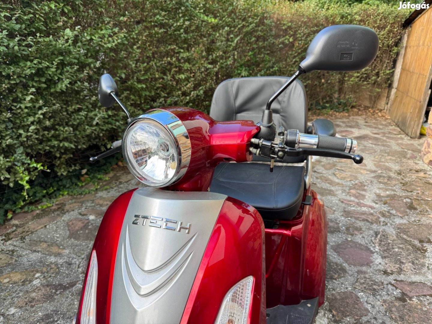 Elektromos háromkerekű motorkerékpár
