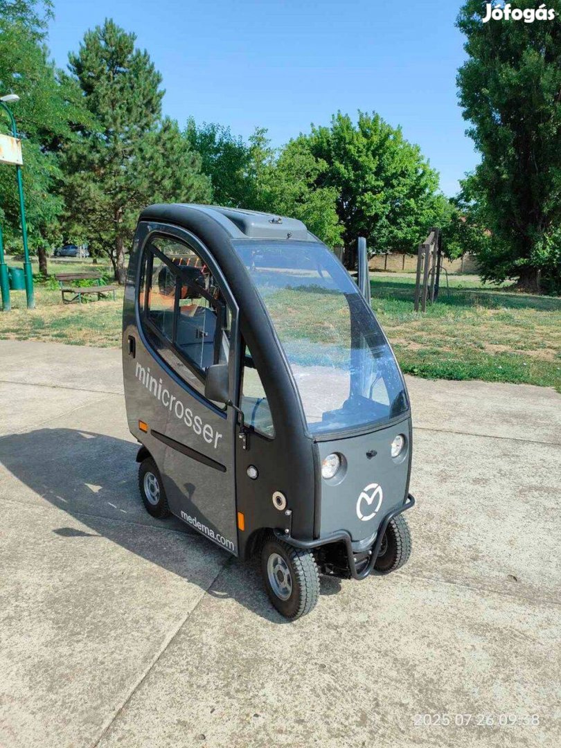 Elektromos kabinos rokkantkocsi