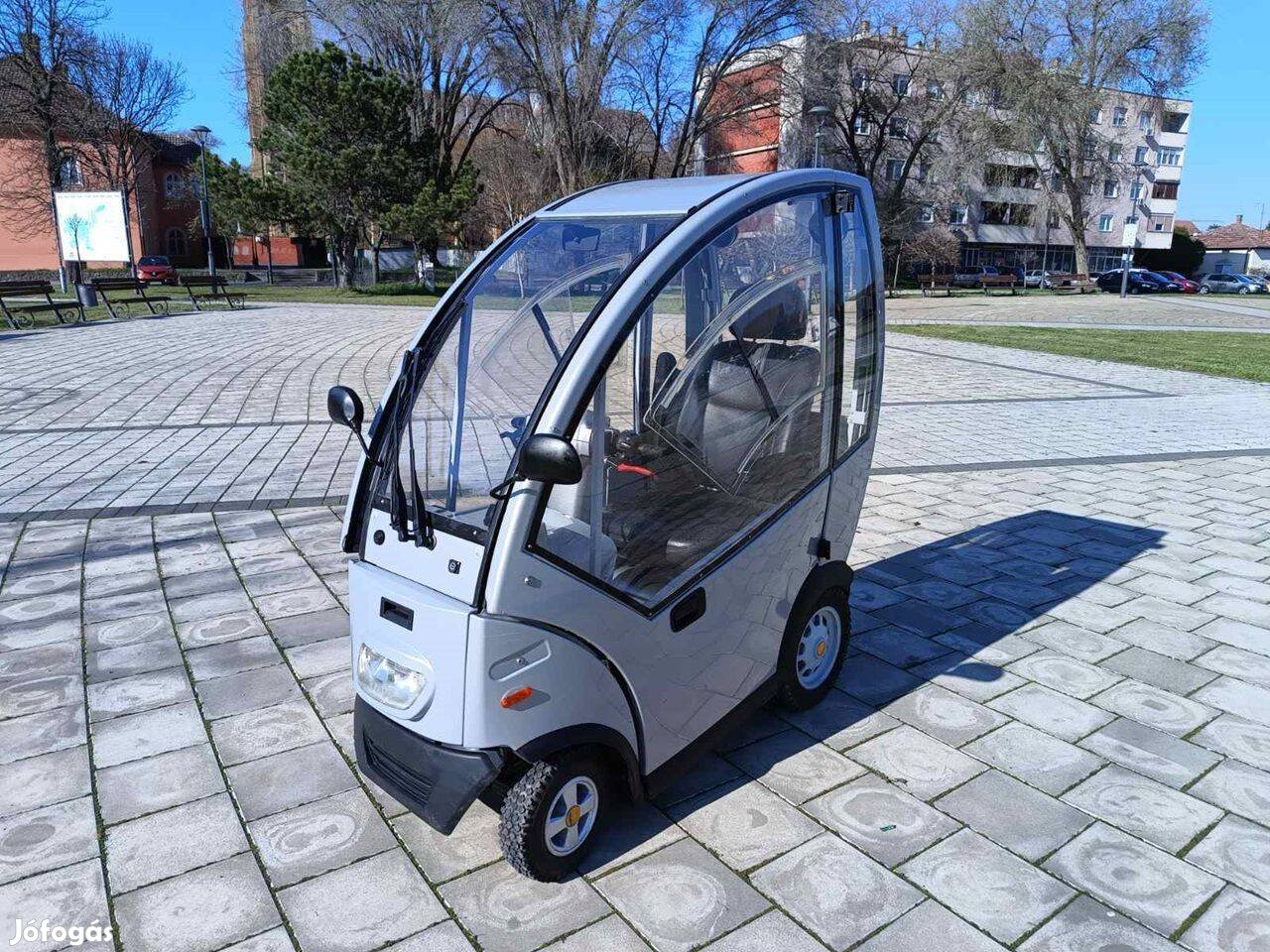 Elektromos kabinos rokkantkocsi moped