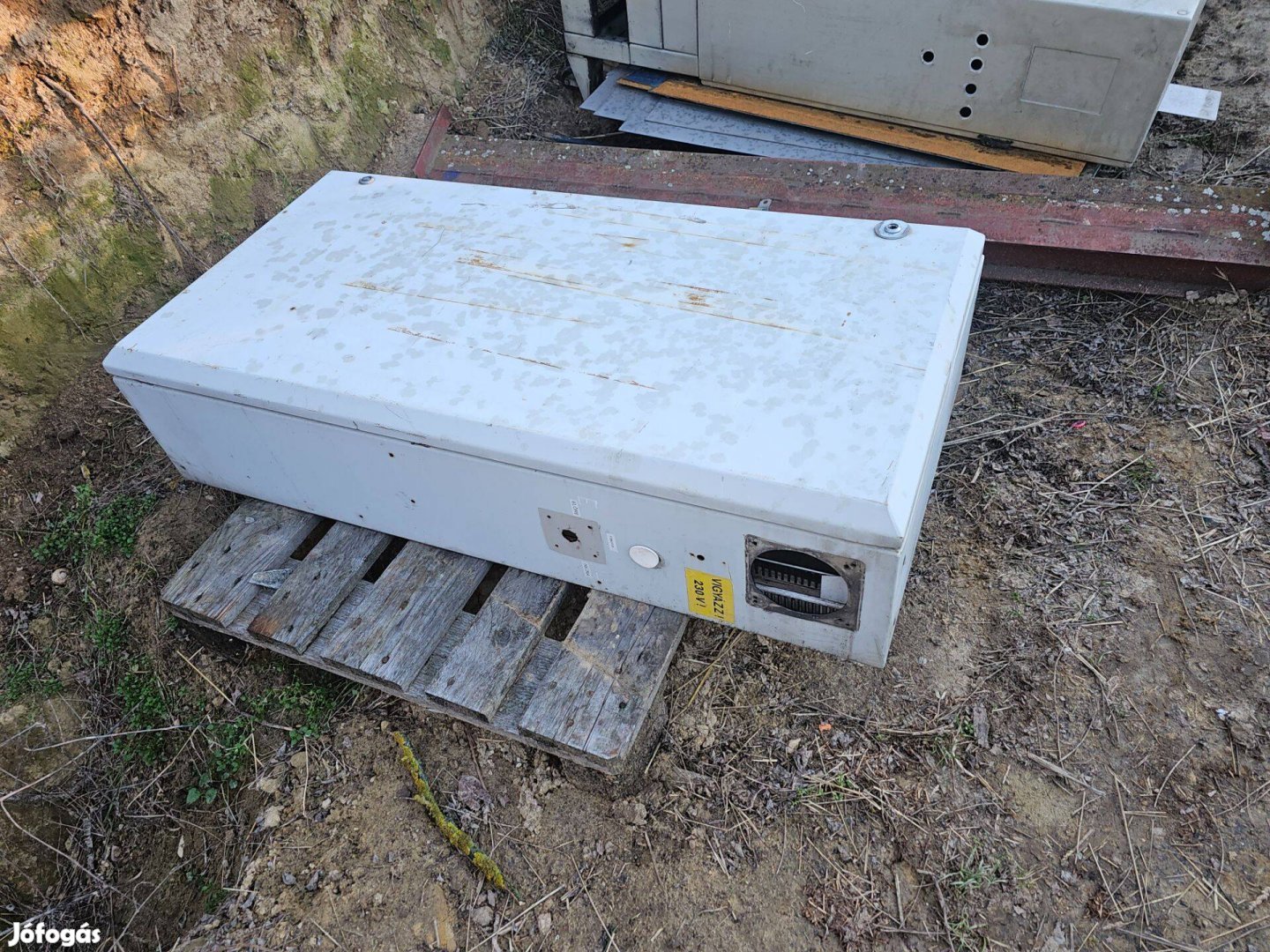 Elektromos kapcslószekrény kalocsa fém doboz 120-60